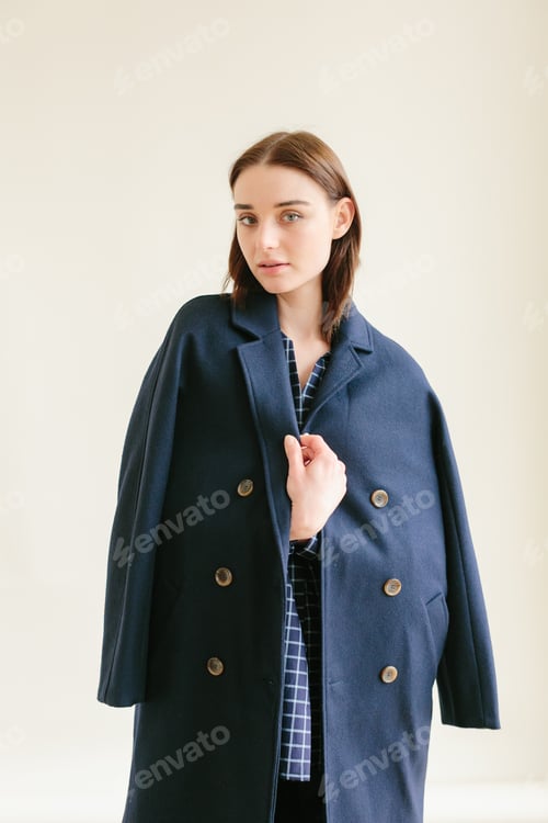 Preview: Stylish woman model in studio in coat, autumn fashion trend