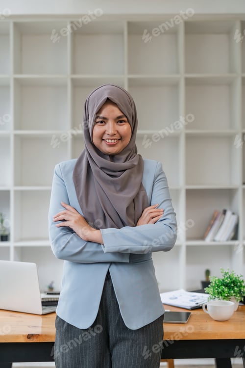 Preview: Portrait of confident muslim businesswoman in hijab standing workplace in office