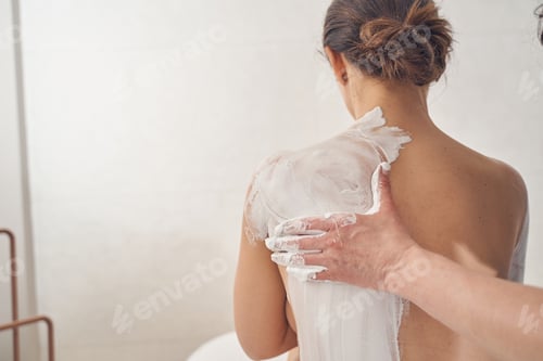 Preview: Nourishing skin with natural cosmetics in professional clinic