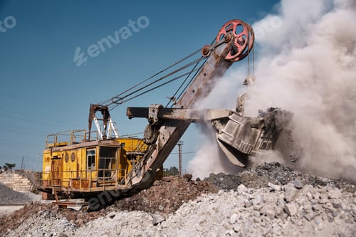 Preview: Quarry bucket excavator works in a slag dump
