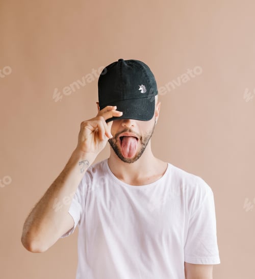 Preview: Model posing in a studio