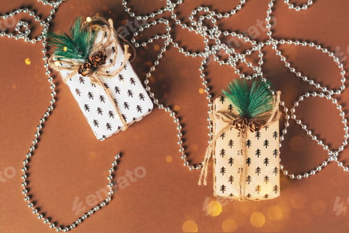 Preview: Christmas gift box with silver beads and sparkles