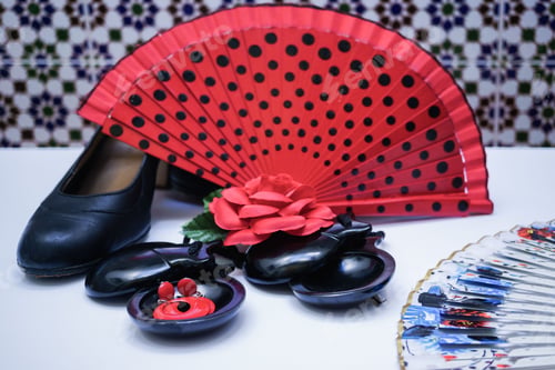 Preview: objects used in the flamenco fan, castanets and high heeled shoes