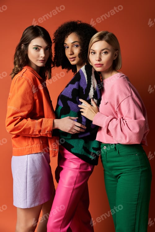 Preview: Vibrant trio: three young women embracing diversity