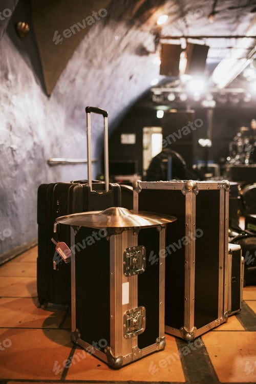 Preview: Band equipment in luggage