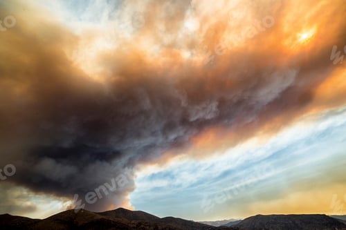 Preview: Smoke plumes billowing from sand fire, Santa Clarita, California, USA