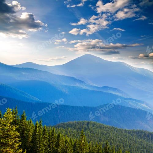 Preview: View of misty fog mountains in autumn