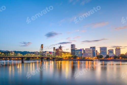 Preview: Portland, Oregon, USA skyline at dusk