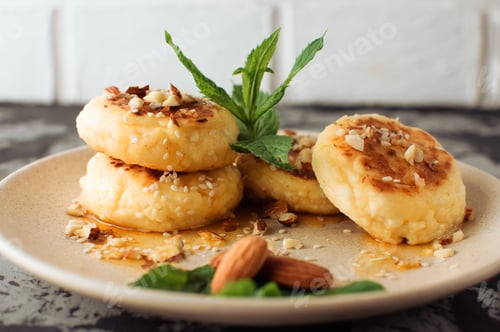 Preview: Cheesecakes, cottage cheese pancakes with almonds, fresh mint