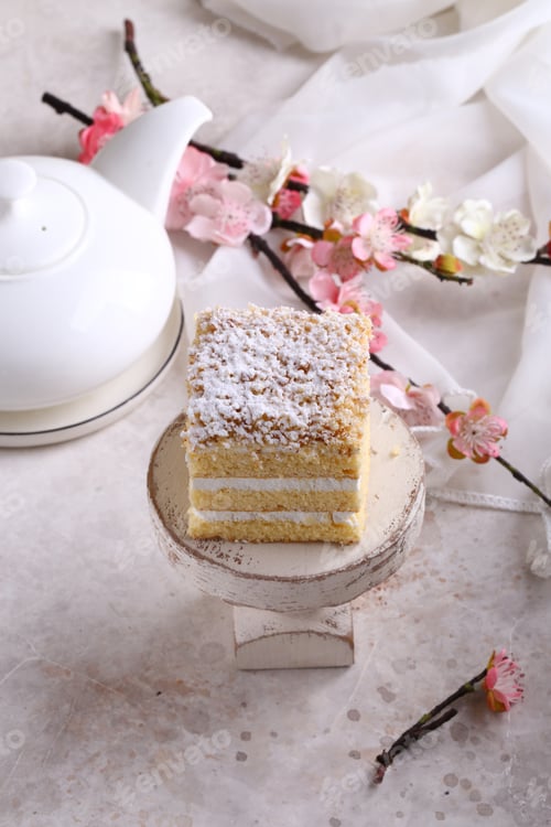 Preview: Sponge Cake with Cream