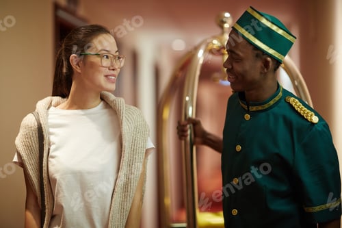 Preview: Traveler and porter