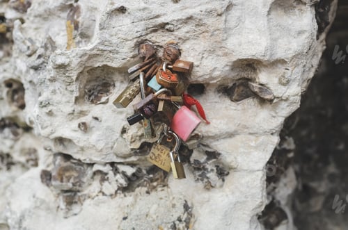 Preview: Castles of lovers in the rock.