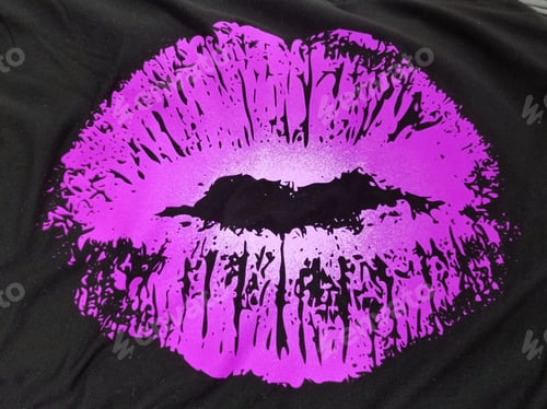Preview: Bright and Colorful Romantic Kissing Lips!