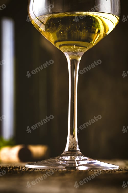 Preview: White wine