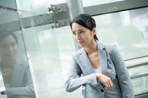Preview: Professioanl Business woman