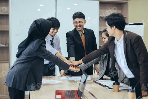 Preview: Successful team at the office