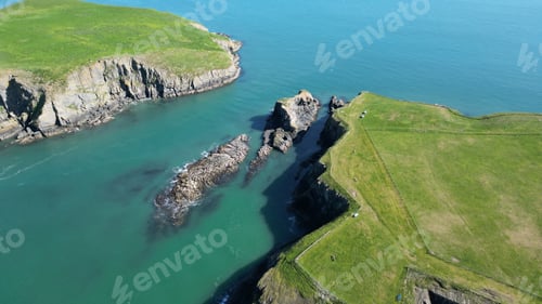 Vista previa: View of Cardigan Island, located off the coast of Wales in the United Kingdom