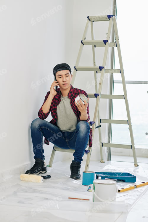 Preview: Man ordering white paint on the phone