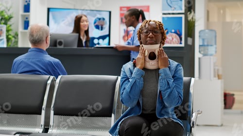 Preview: Portrait of african american patient with cervical neck foam