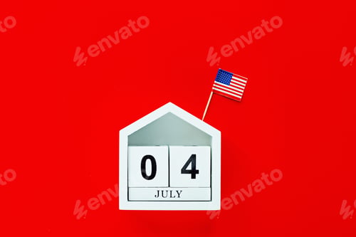 Vista previa: July 4th. Mockup of july 4 wooden color calendar on red background. Copy space for text