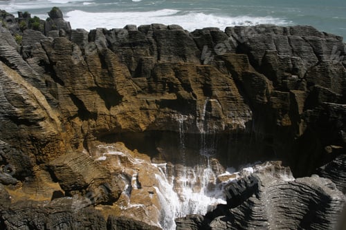 Preview: Beautiful Pancake Rocks in New Zealand