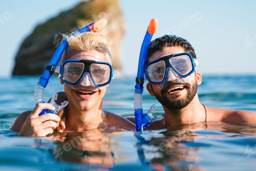 Preview: Happy friends enjoying summer vacation, travel during scuba diving