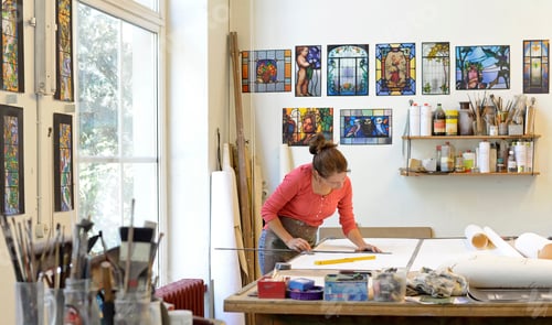 Preview: Woman working on draft in glazier's workshop