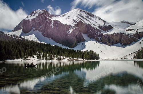 Preview: Idyllic Mountain Landscape With a Huge Lake in the Pyrenees