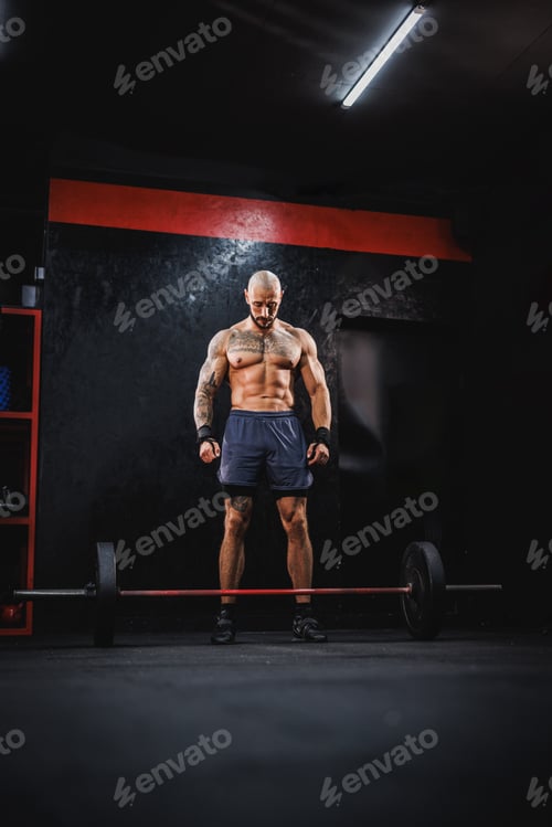 Preview: Bodybuilder Getting Ready To Weightlifting At The Gym