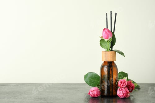 Preview: Wet diffuser bottle with sticks and pink roses
