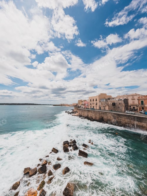 Preview: The castle of Syracusa Ortigia on the sea in cloudy day