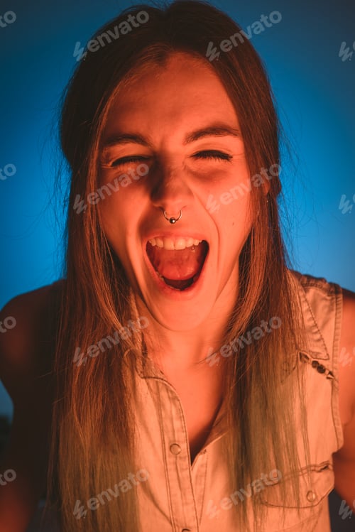 Preview: Attractive woman screaming