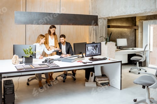 Visualização: Funcionários de escritório fazendo algum trabalho criativo no departamento de arquitetura