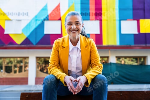 Preview: Senior businesswoman wearing business casual attire in the city