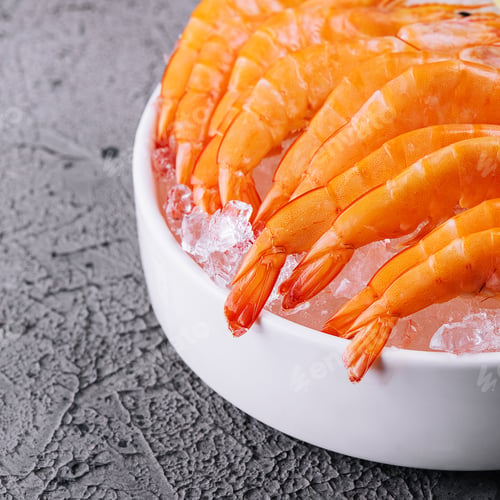 Preview: A group of tiger shrimp on a bowl of ice with lime
