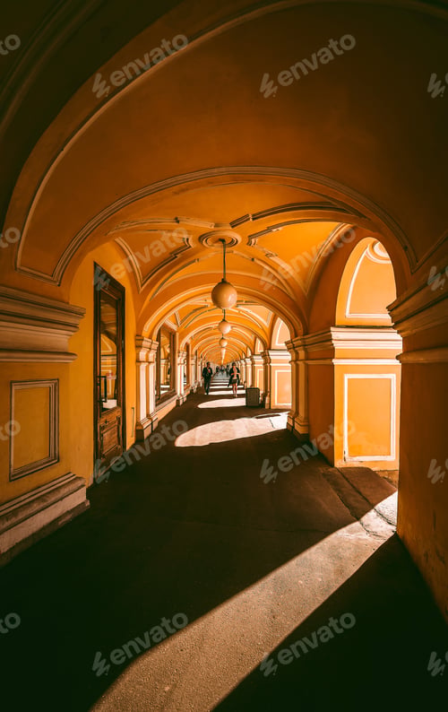 Preview: winding corridor