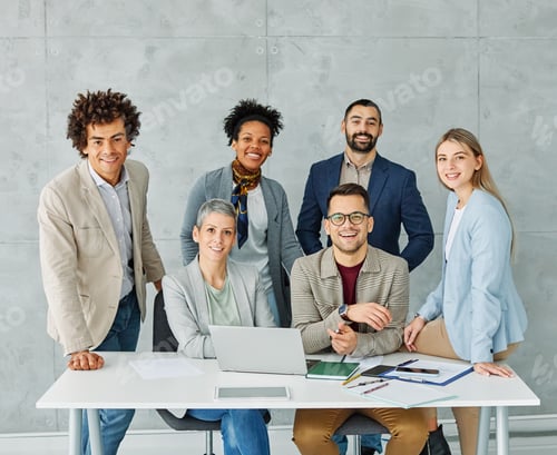 Предпросмотр: Молодые бизнесмены в офисе