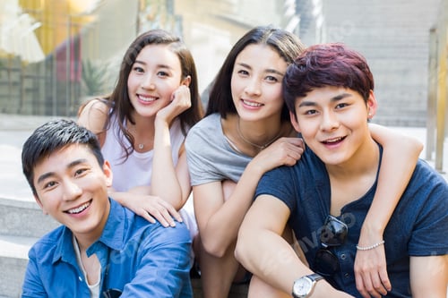Preview: Portrait of young friends