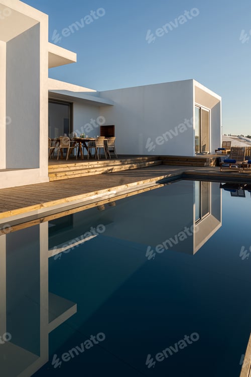 Preview: Modern villa with pool and deck