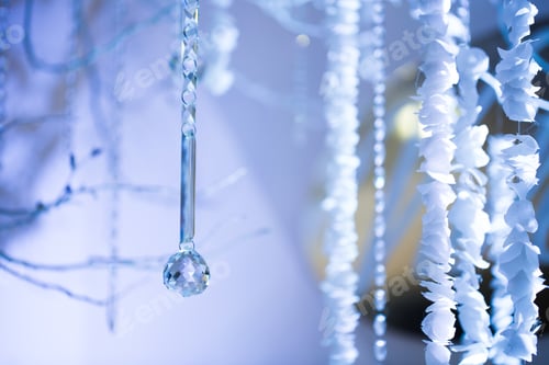 Preview: Wedding decor: crystal beads and white flowers