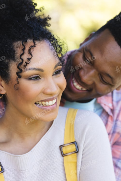 Vista previa: Happy african american couple embracing in sunny garden, copy space