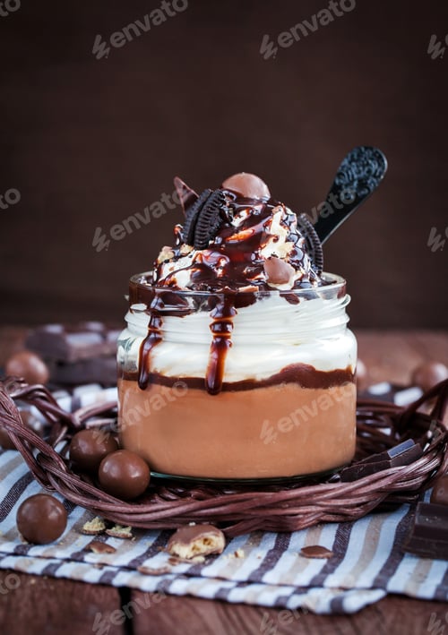 Preview: Delicious dessert - chocolate mousse