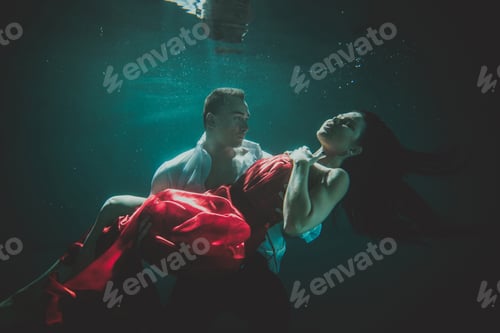 Preview: Couple swimming underwater