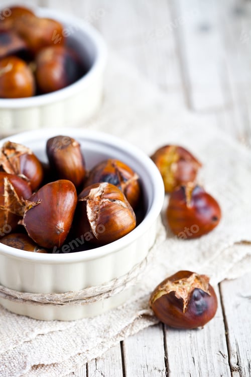 Preview: roasted chestnuts in bowls