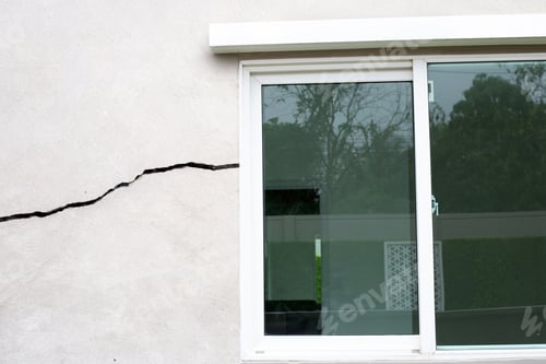 Preview: Home building problem. Wall cracked.