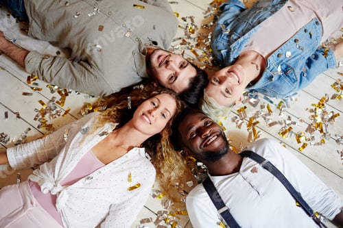 Preview: Friends on the floor