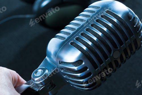 Preview: Retro microphone and headphones