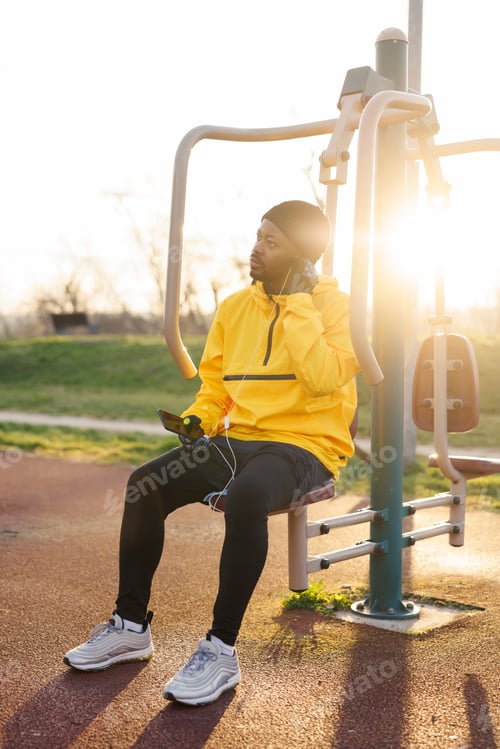 Preview: Man getting ready for an outdoor workout listening to the music
