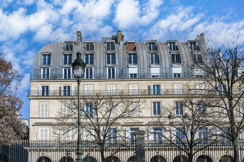 Preview: Paris, typical building with a lamppost