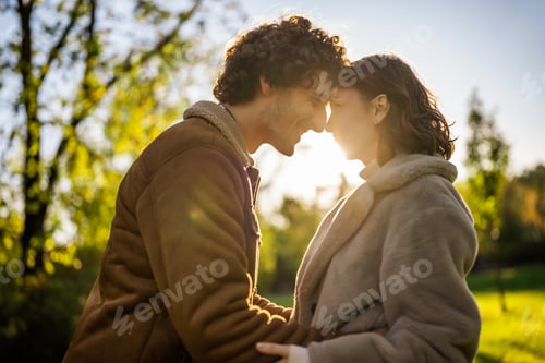 Preview: Couple in park